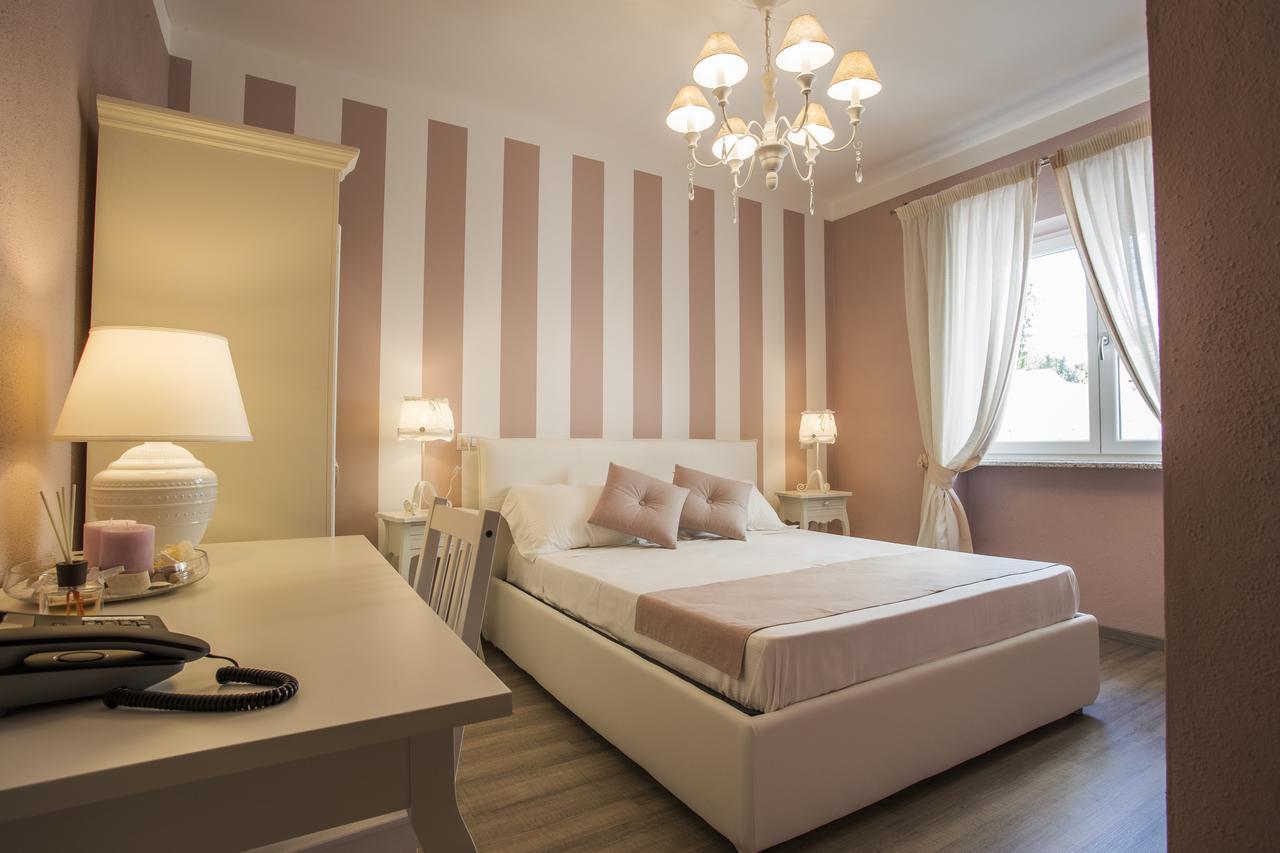 Les Suites Magnolia Όλμπια Εξωτερικό φωτογραφία